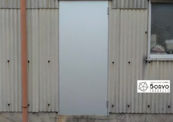 千葉市若葉区M社 既存の非常出入口ドアの貼り替え修繕リフォーム